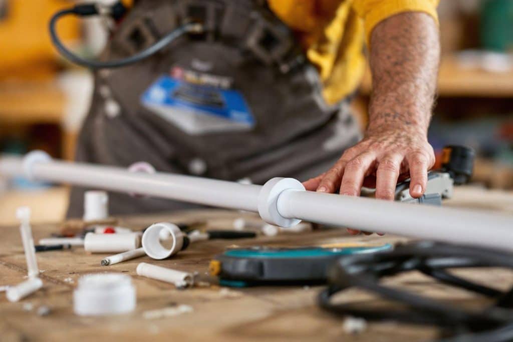 Comment couper une baguette d'angle pvc ?